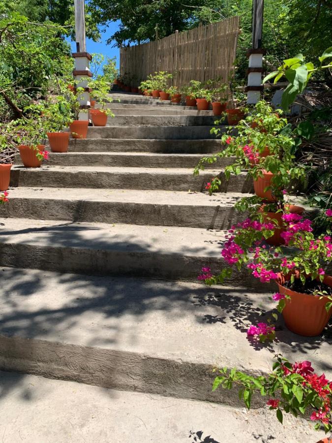 Crown Malapascua Hotel Exterior photo